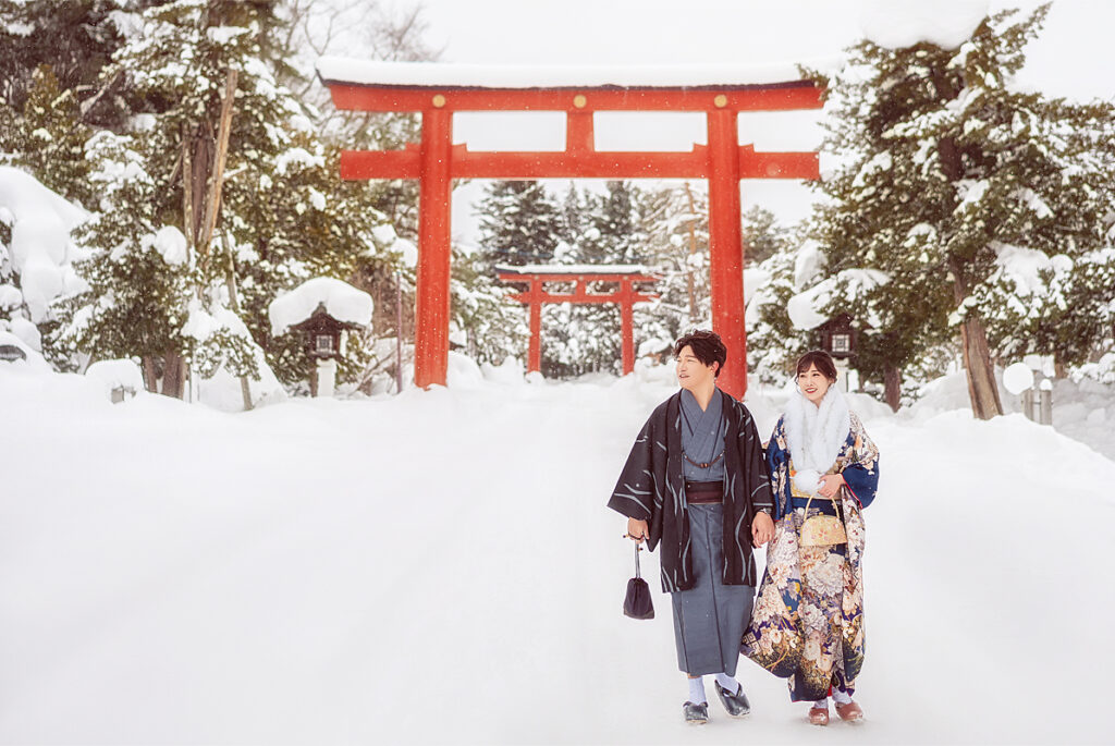 海外婚紗北海道和服婚紗攝影寫真,日本神社婚紗,旭川美瑛婚紗攝影,日本河口湖婚紗,富士山婚紗,京都婚紗,富良野婚紗,東京婚紗,輕井澤婚紗,日本北海道旅拍,北海道婚紗景點,北海道和服租借,雪景婚紗作品,推薦北海道攝影師,日本婚紗包套,沖繩教堂婚紗攝影包套